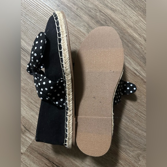 TORRID NWOT SIZE 9.5 WW POLkA DOT BOW ESPADRILLE FLAT SHOES BLACK & WHITE - Picture 3 of 4